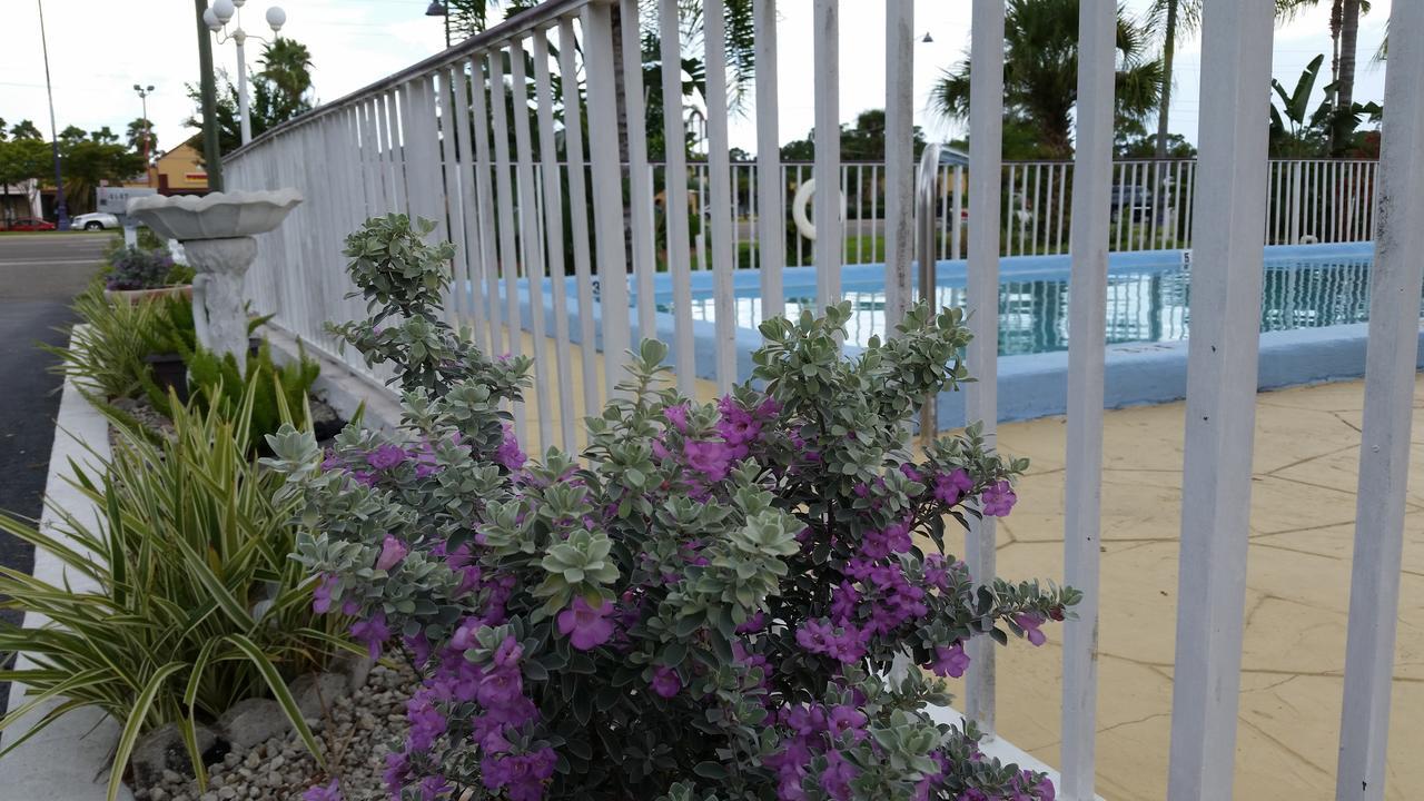 Maple Leaf Inn & Suites Kissimmee Esterno foto