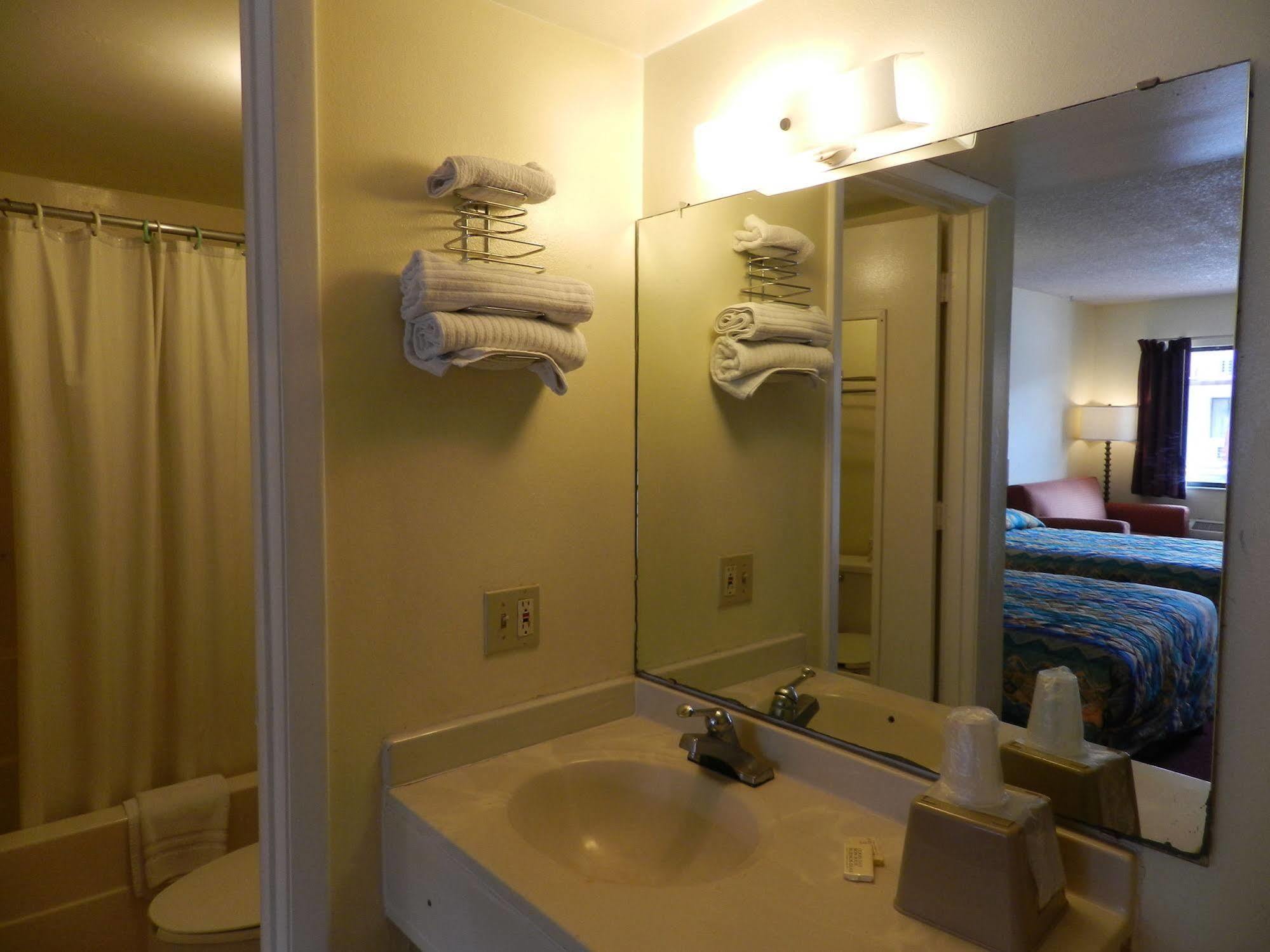 Maple Leaf Inn & Suites Kissimmee Esterno foto